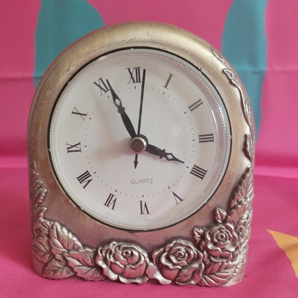 Table Clock ⏰ - Picture 1 of 5